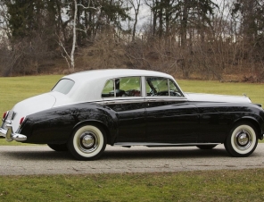 Bentley S1 Limousine Dunedin Private Tours New Zealand side view